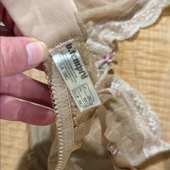 Four Neutral Bras with Underwire Support - Picture 3 of 8